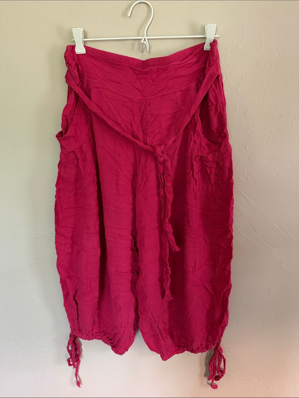 Women’s Fuchsia Tie-Waist Casual Capris